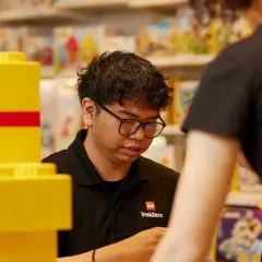 Praca w LEGO Store: Zarobki, benefity i realia Czy warto?