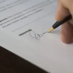 Podpis na CV: Wymóg czy mit? Rozwiewamy wątpliwości