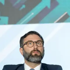 Umowa zlecenie a etat: kluczowe różnice i Twoje prawa Hubert Duda