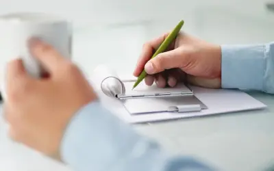 Praca na 2 etaty: Czy jest legalna? ZUS, podatki, L4