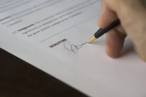 Podpis na CV: Wymóg czy mit? Rozwiewamy wątpliwości