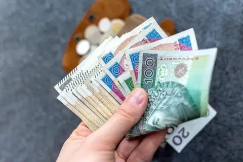 ZUS wypłaca L4 po ustaniu zatrudnienia: Kiedy dostaniesz pieniądze?