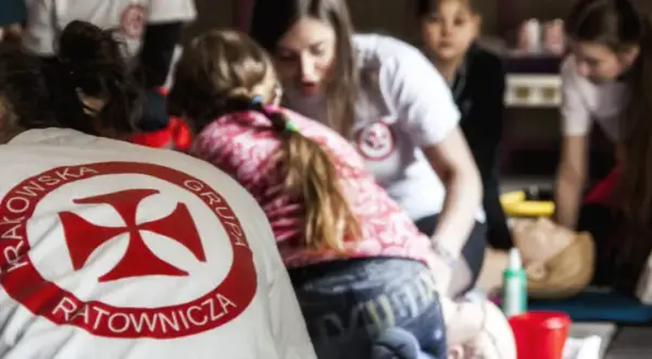 Szkolenie z pierwszej pomocy: co ile lat odnawiać? Prawo i praktyka