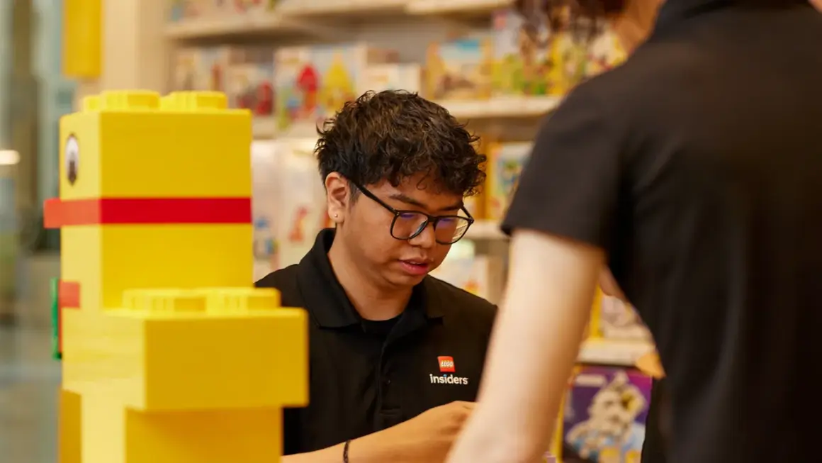Praca w LEGO Store: Zarobki, benefity i realia Czy warto?