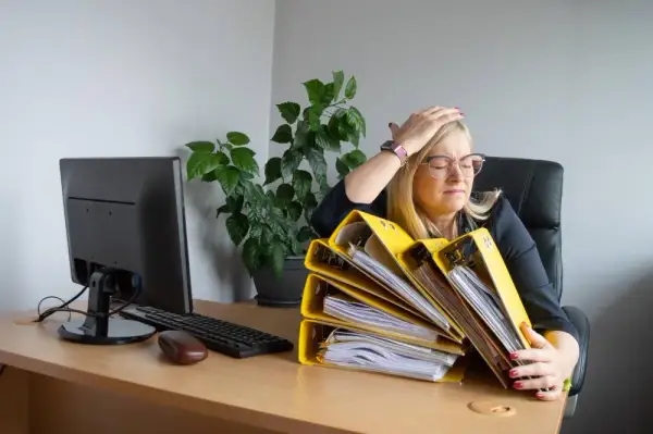 L4 na wypalenie zawodowe: Kto wystawi? Poznaj swoje prawa!